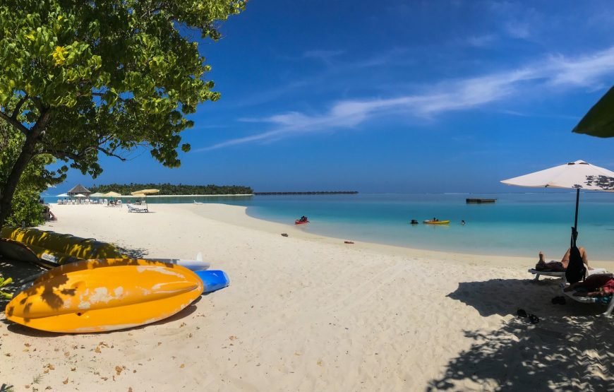 Dhiffushi White Sand Beach